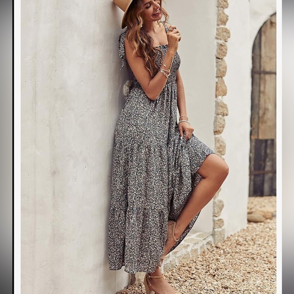 Sweet Floral Print Tie Strap Square Neck Tiered Skirt
Boho Maxi Dress - L - Picture 3 of 5